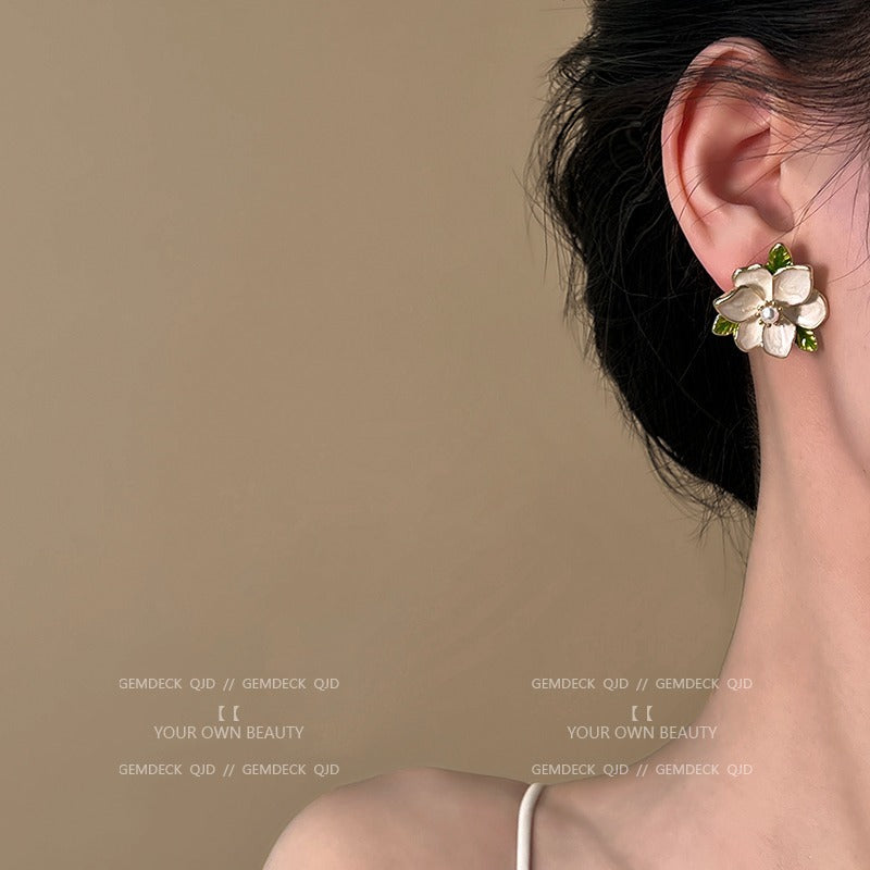 UNI- 11578 - White Flower & Leaf - Earring