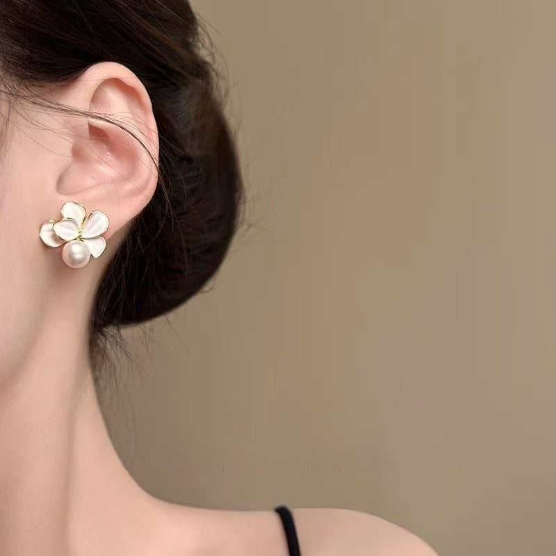 UNI- 11591 - Pearly White Flower - Earring